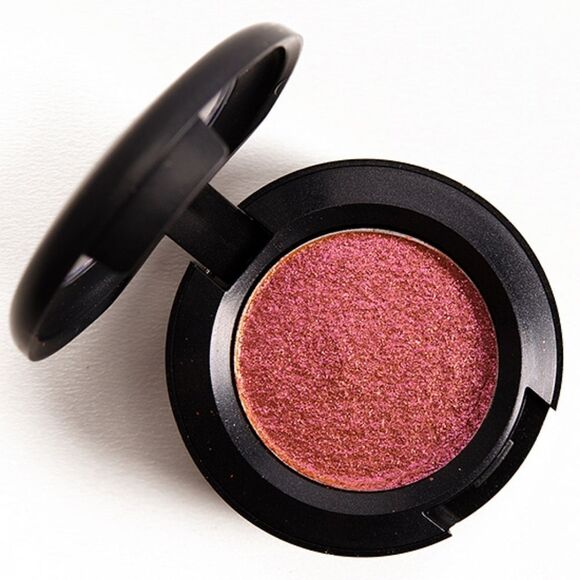 MAC Dazzleshadow Extreme Eyeshadow in let's roll (Multichrome Peach/red Sparkle) - Picture 4 of 15